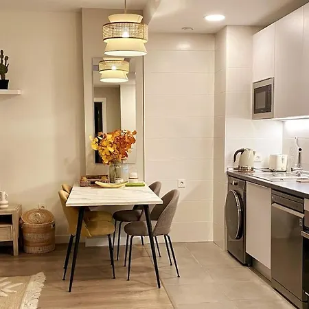 Nuevo Moderno Apartamento De Lujo Seville Exterior photo